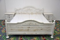 łóżko z nowymi materacami i szafkami - komplet jak nowy 