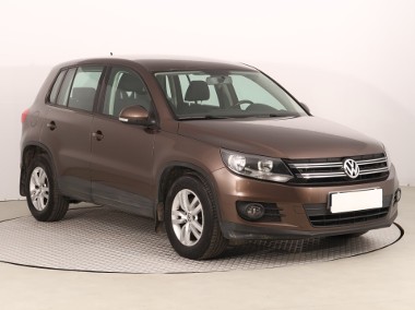 Volkswagen Tiguan , Salon Polska, Klima, Tempomat, Podgrzewane siedzienia-1