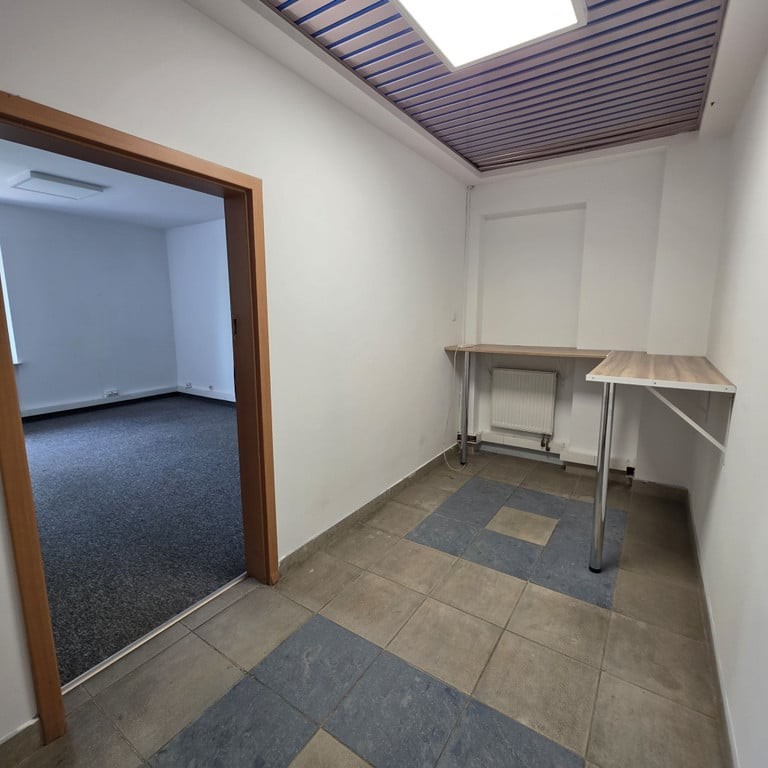 Lokal biurowy przejściowy 40 m² w centrum - Widok 3