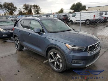 Volvo XC40-1