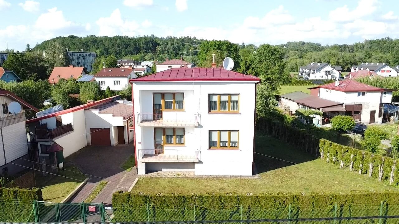 Dom na sprzedaż w prestiżowej lokalizacji – komfort, funkcjonalność i duży ogród