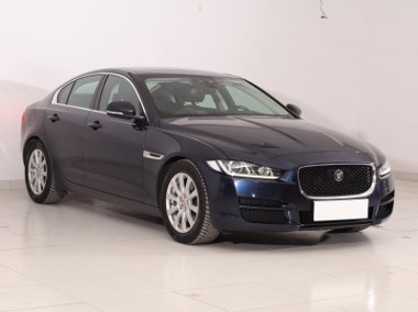 Jaguar XE I , 180 KM, Automat, Skóra, Navi, Xenon, Bi-Xenon, Klimatronic,-1