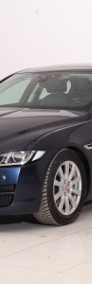 Jaguar XE I , 180 KM, Automat, Skóra, Navi, Xenon, Bi-Xenon, Klimatronic,-3
