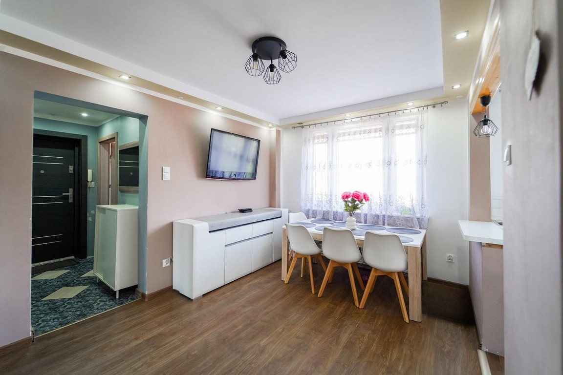 3-Pokojowe mieszkanie z balkonem w ścisłym centrum - Więcej