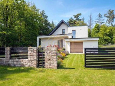 <p>Nowoczesny dom otoczony lasem!</p>-1