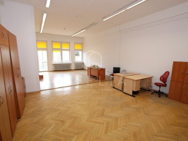 Pomieszczenie biurowe w zdbanej kamienicy-Centrum-1