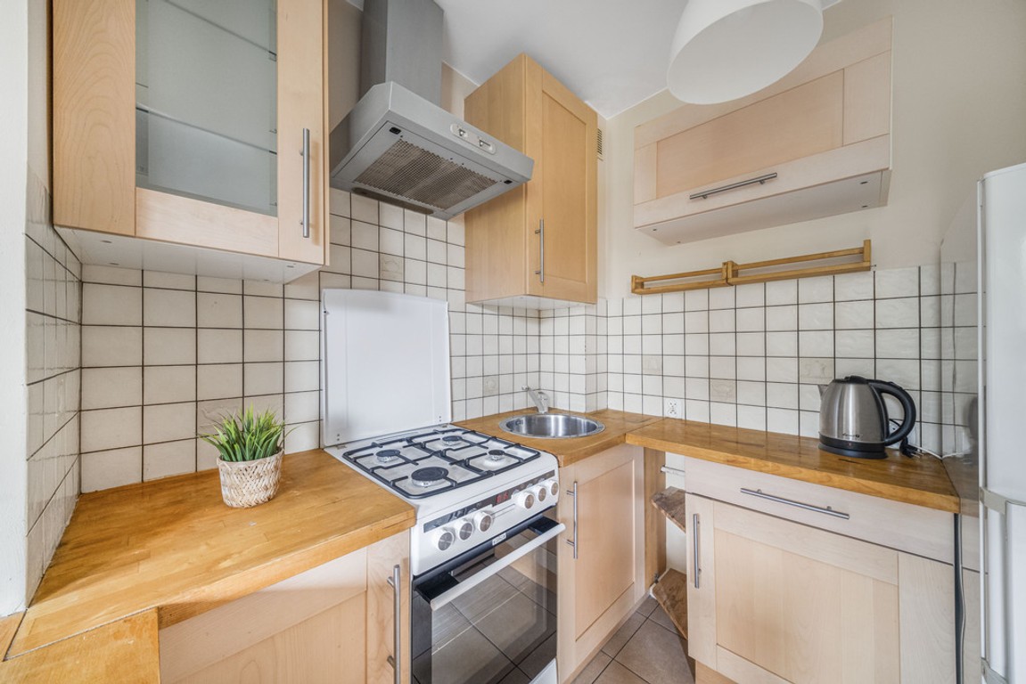 Sprawdź>> Jasna, cicha kawalerka 27 m² przy metrze – další