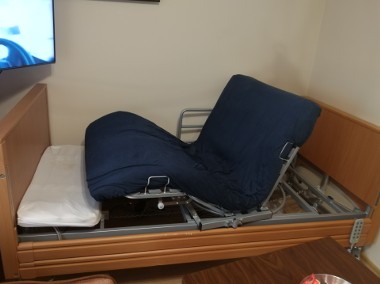 Sprzedam łóżko rehabilitacyjne obrotowe TWIST z funkcją fotela i pionizacji. -1