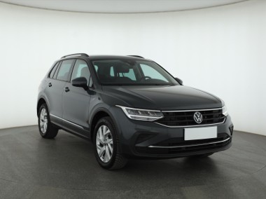 Volkswagen Tiguan , Salon Polska, DSG, VAT 23%, Klimatronic, Tempomat,-1