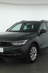 Volkswagen Tiguan , Salon Polska, Serwis ASO, DSG, VAT 23%, Navi, Klimatronic,-2
