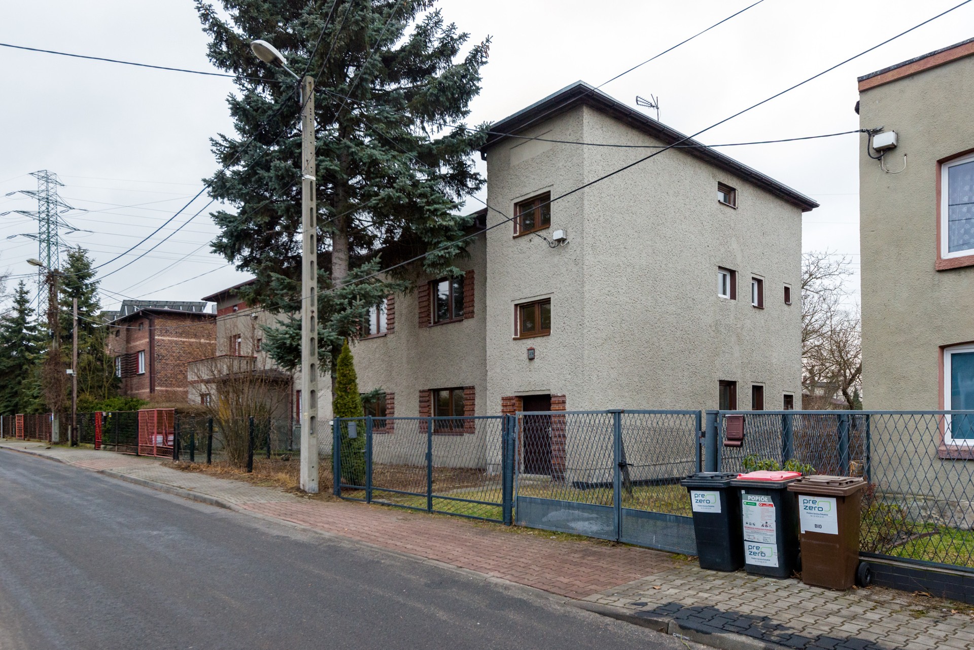 DOM WOLNOSTOJĄCY Z DUSZĄ I NOWOCZESNYM SERCEM – Ruda Śląska