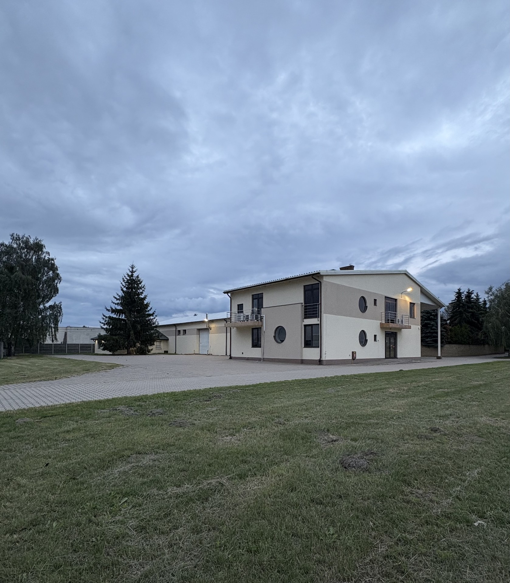 Magazyn z biurem do wynajęcia, Stare Babice