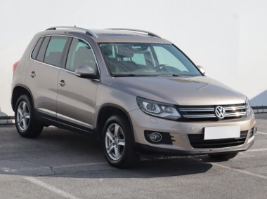Volkswagen Tiguan , Salon Polska, DSG, Xenon, Bi-Xenon, Klimatronic, Tempomat,-1