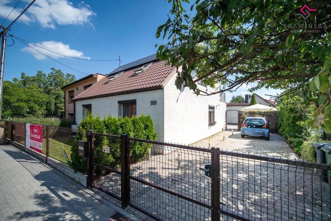 Solidny dom z nowoczesnym zapleczem – Radłów