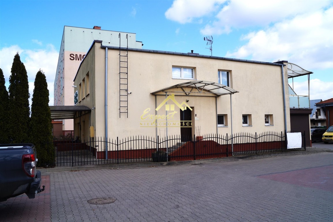 Dom gotowy do zamieszkania z lokalami do wynajęcia - Widok 2