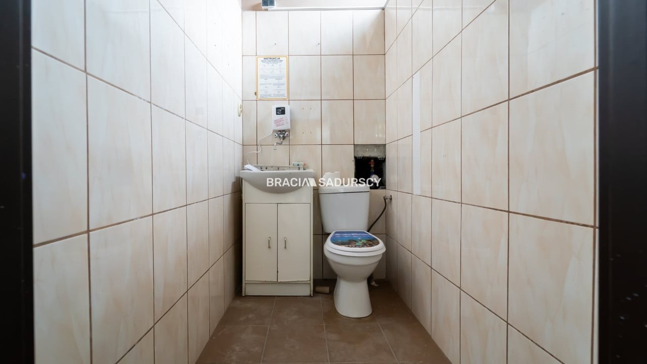 Lokal przy placu Bieńczyckim, Kraków Bieńczyce - Mehr