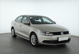 Volkswagen Jetta VI , Salon Polska, Klima, Parktronic, Podgrzewane siedzienia