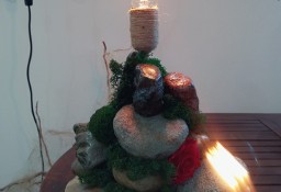 Lampa z kamieni naturalnych z dodatkiem mchu i sznura
