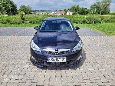 Opel Astra J Zadbany egzemplarz-1