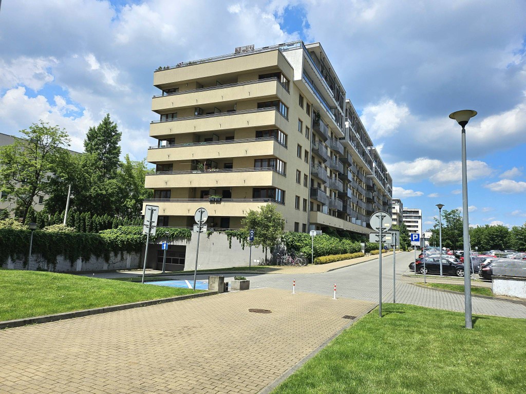 dwa pokoje w atrakcyjnej okolicy