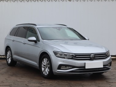 Volkswagen Passat B8 , Automat, Navi, Klimatronic, Tempomat, Parktronic,-1