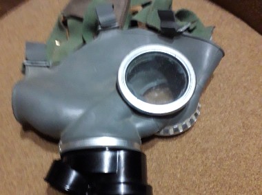 Maska przeciwgazowa filtracyjna MC-1 wraz z pochłaniaczem MS-4,-1