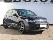 Volkswagen Tiguan , Salon Polska, DSG, Klimatronic, Tempomat, Parktronic,