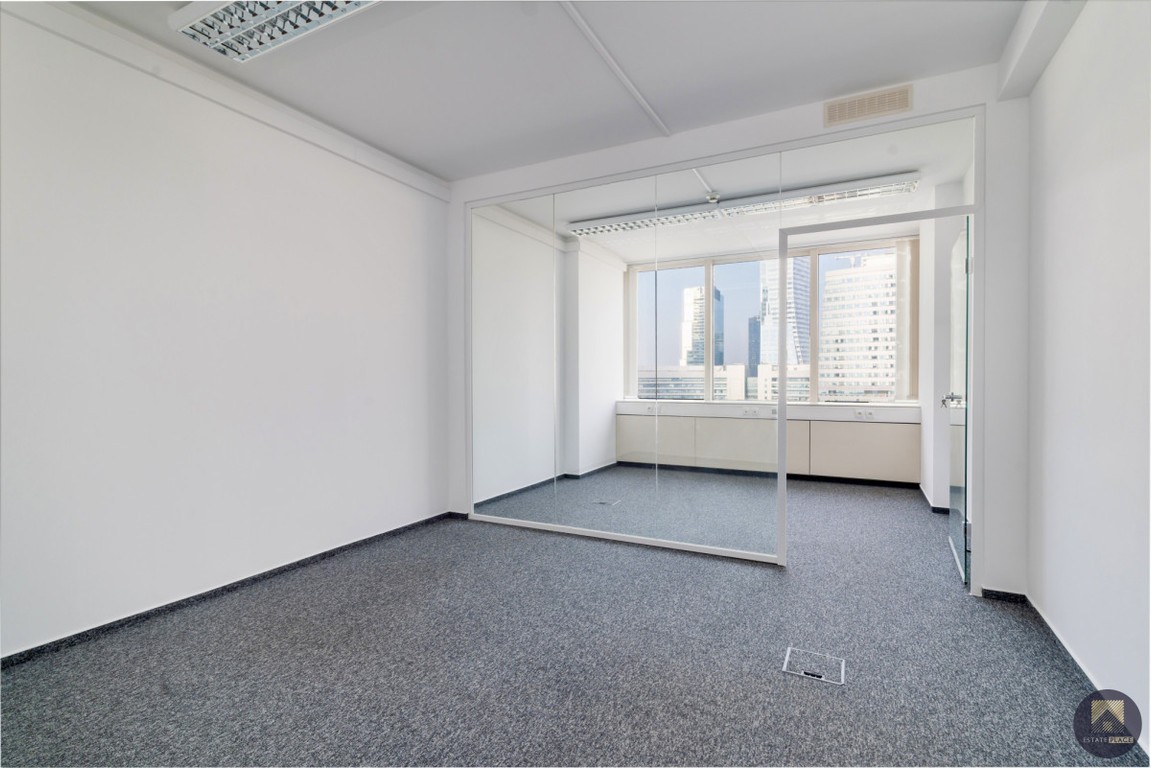 Biura w Topowej Lokalizacji w Centrum – pohled 3
