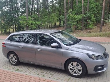 SALON  POLSKA  , mały przebieg , 2020rok-1