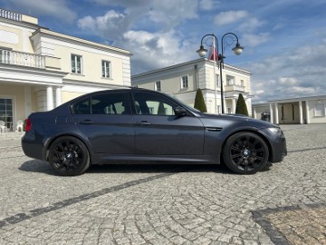 V8 420 KM Sedan