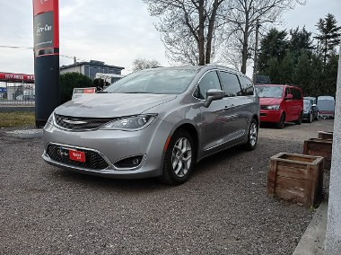 Chrysler Pacifica-1