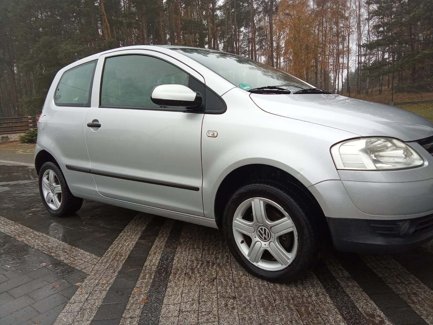 Volkswagen Fox 1.4 MPI srebrny z klimatyzacją i elektryką