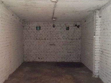 Garaż MAGAZYN murowany bez prądu 17m2 bliska WOLA ul. Żelazna-1