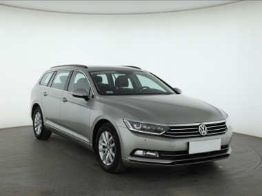 Volkswagen Passat B8 , Navi, Klimatronic, Tempomat, Parktronic-1