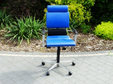 Skórzany niebieski fotel regulowany na kółkach.-1