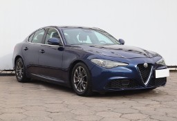 Alfa Romeo Giulia , Salon Polska, Serwis ASO, Automat, VAT 23%, Navi, Xenon,