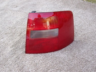 LAMPA TYLNA PRAWA AUDI A6 C5 KOMBI -1