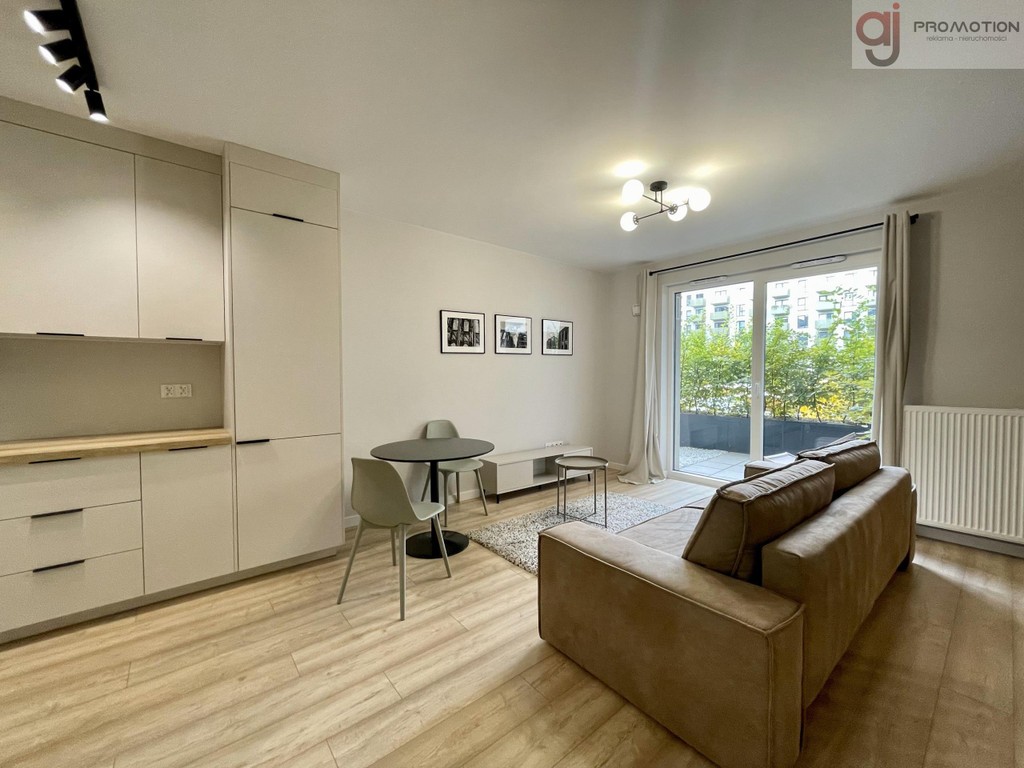 Apartament z wydzieloną sypialnią - ul. Milionowa - Widok 2