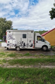 Kamper Camper. Kontener ocieplony z solidnymi drzwiami . 2002r. disel 2,8jtd-2