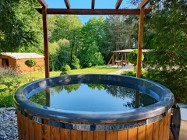 domek nad jeziorem jacuzzi