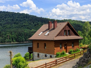 Prosperujący pensjonat nad jeziorem w Górach-1