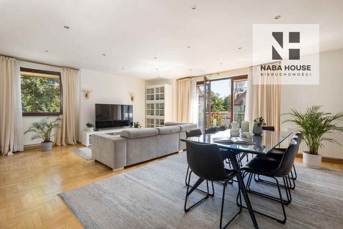 Apartament z tarasem i miejscem park. blisko plaży