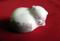 Kot - mały śpiący kotek - figurka z porcelany - 2,5 x 4,5 x 3 cm