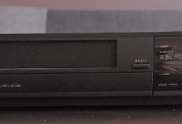 Odtwarzacz Panasonic  z zestawem kaset VHS 