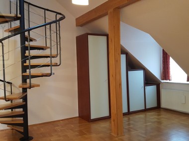 Apartament z antresolą. Miejsce postojowe-1