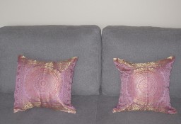 Poszewki na poduszki w kolorze fioletowo-złotym