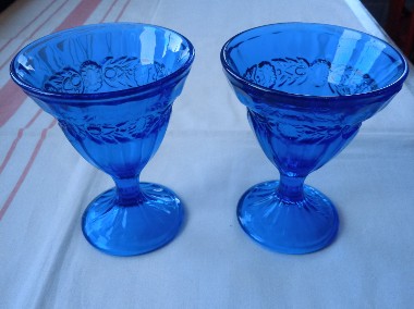 szklany kobaltowy niebieski szklany pucharek kielich Polska lata 80 dwie sztuki-1