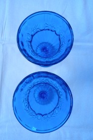 szklany kobaltowy niebieski szklany pucharek kielich Polska lata 80 dwie sztuki-2