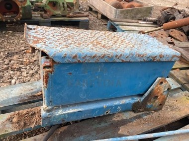 Ford New Holland 8730 - Skrzynka Na Akumulator-1