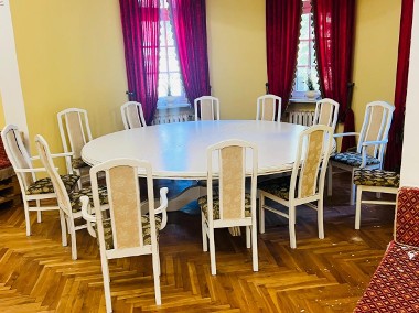 Piękny ,duży ,  okrągły stół z 12 krzesłami , biały, zabytkowy w dobrym stanie -1